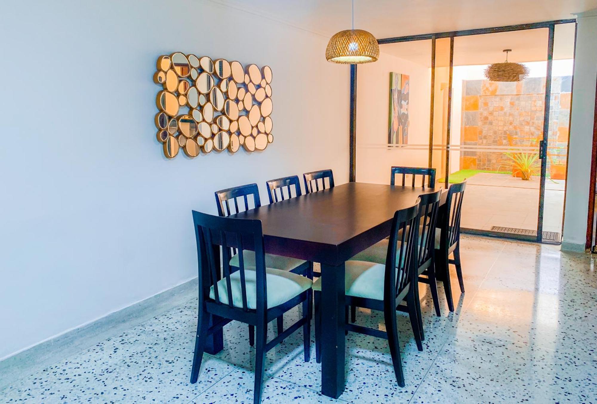 Hotel Dann Carlton Barranquilla Y Centro De Convenciones المظهر الخارجي الصورة A dining room in a house
