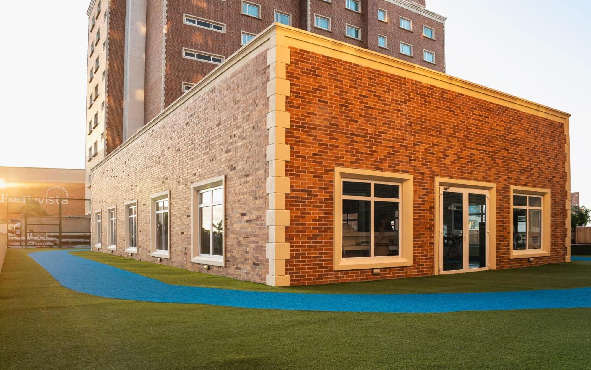 Hotel Dann Carlton Barranquilla Y Centro De Convenciones المظهر الخارجي الصورة The exterior of the school's building